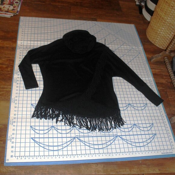 Avon / Studio 1886 Charcoal Gray Fringed Tunic Sweater, Small, NWOT - Picture 6 of 10